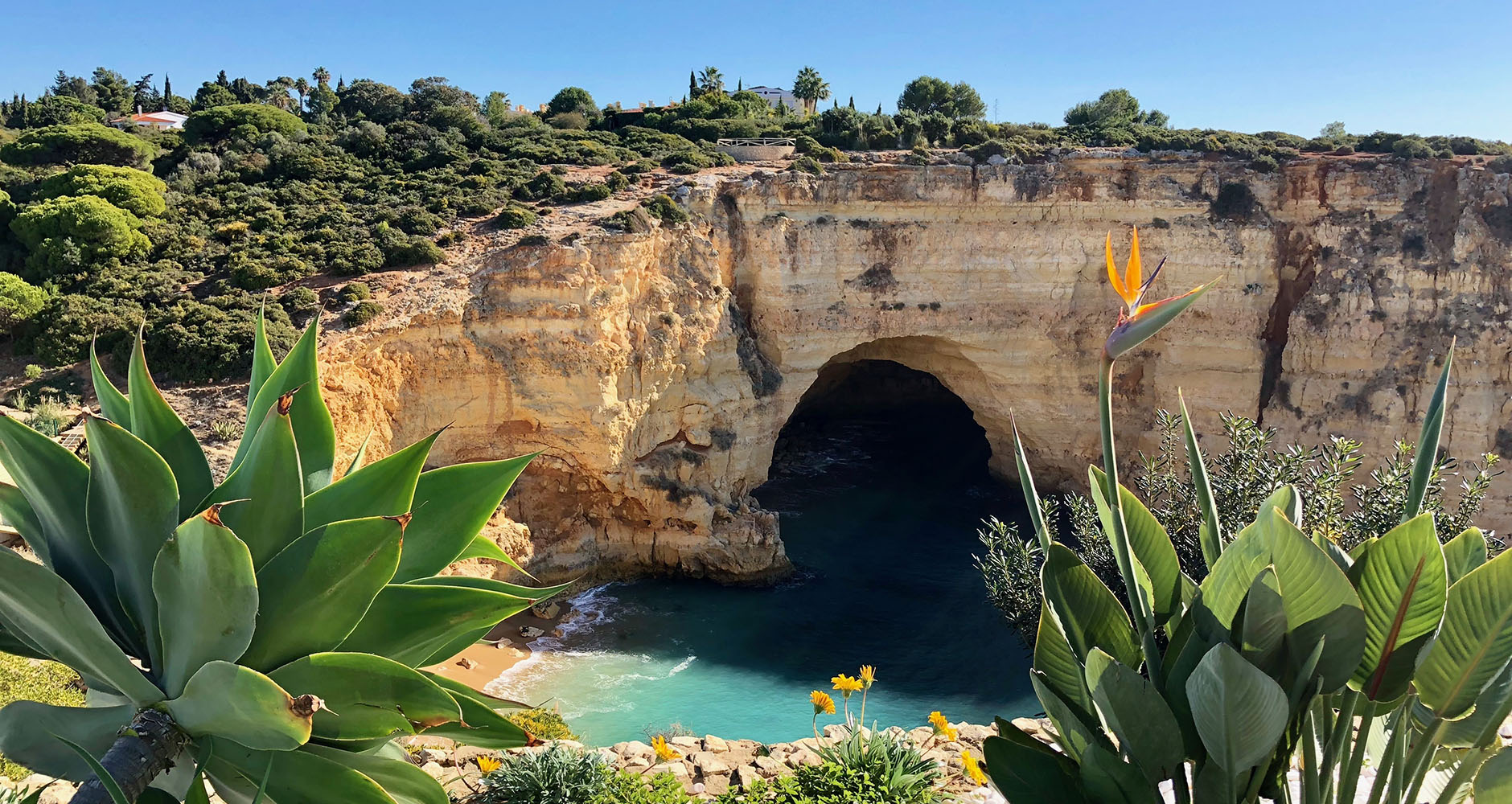 Cliffs and beautiful scenery around the Tivoli Carvoeiro hotel